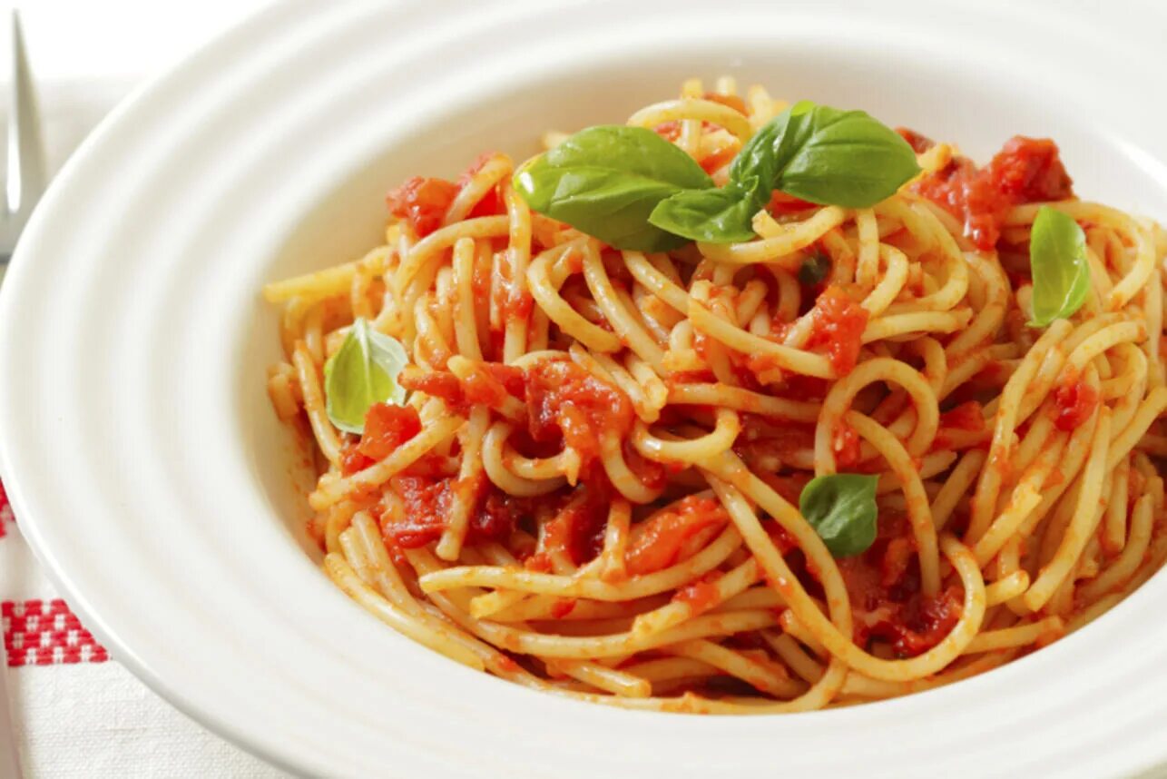 Спагетти неаполитано. Паста неаполитано. Пенне неаполитано. Овощная подлива для макарон.