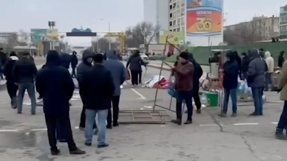 Нападение на казахстан. В каких городах Киргизии происходили беспорядки.
