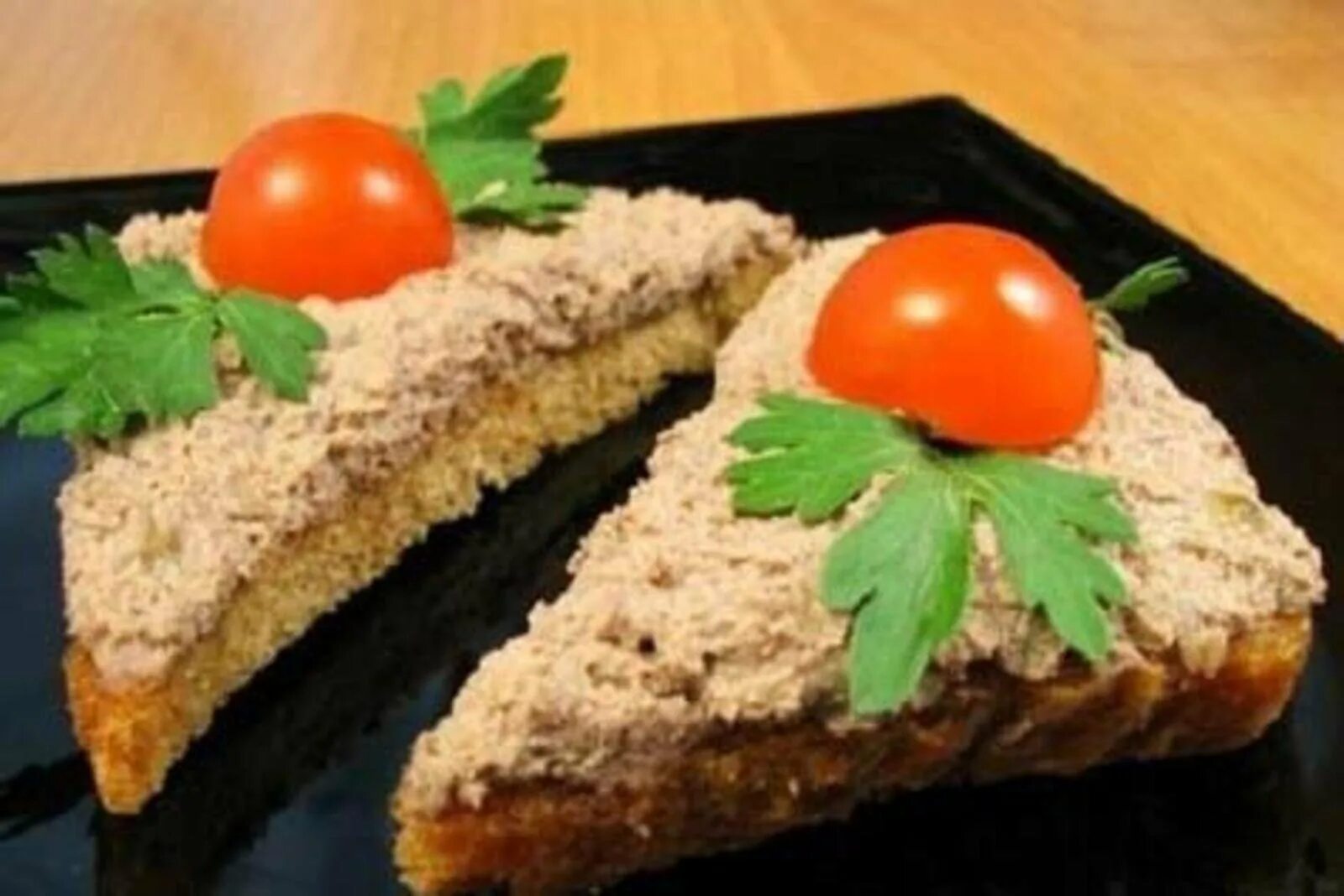 Тапас с паштетом. Бутерброды со шпротным паштетом. Бутерброды с паштетом. Брускетта с паштетом из куриной печени. Бутерброды с паштетом из куриной печени.