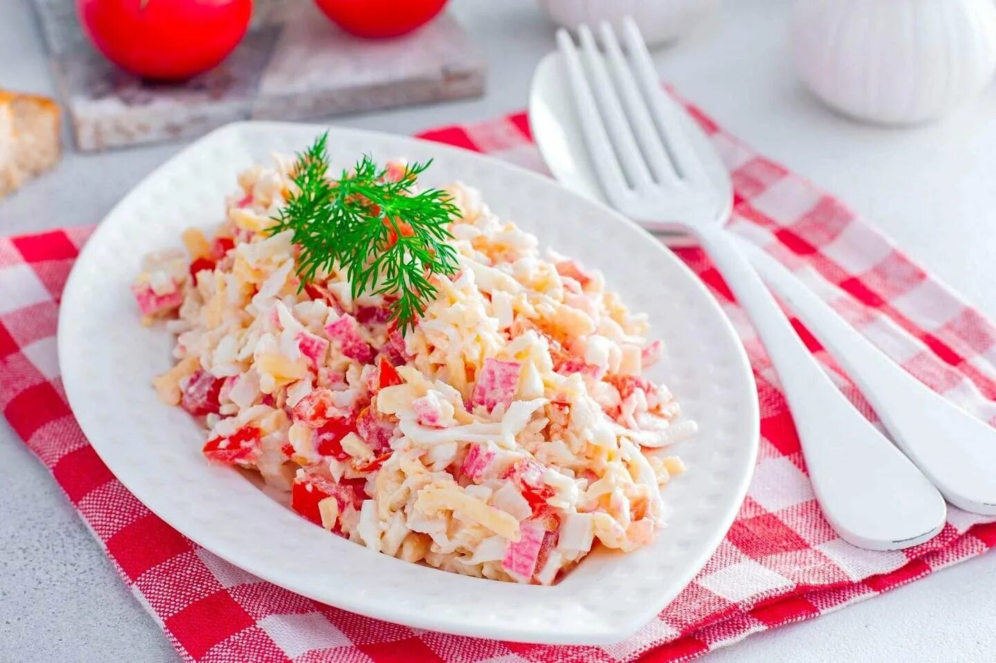 Простой рецепт из крабовых палочек
