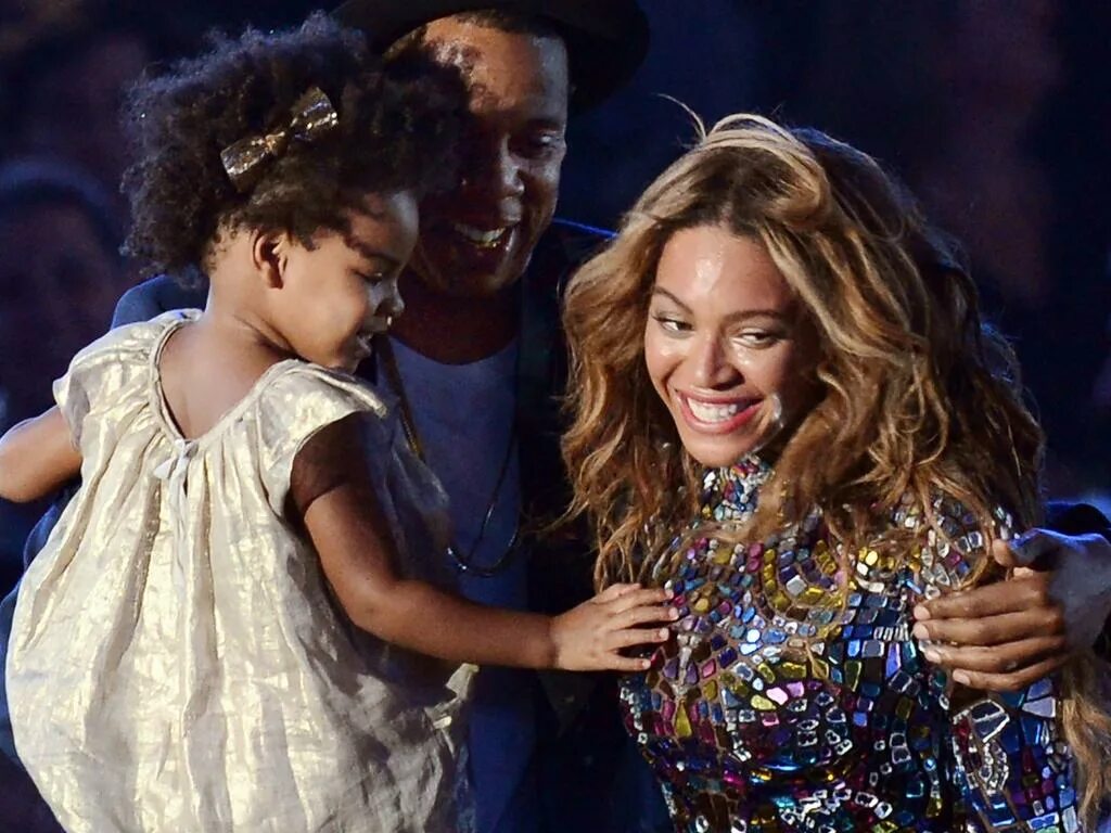 Beyonce daughter. Блю Айви. Дочь Бьонсе Блу. Дочь Beyonce. Бейонсе и ее старшая дочь.