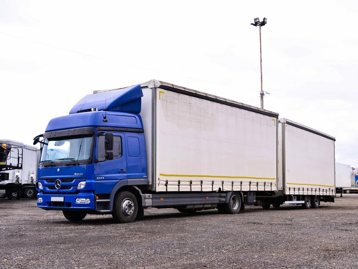 Сцепка 120м3. Фура сцепка 120 кубов. Mercedes Atego сцепка 120 кубов. КАМАЗ сцепки 120 кубов.