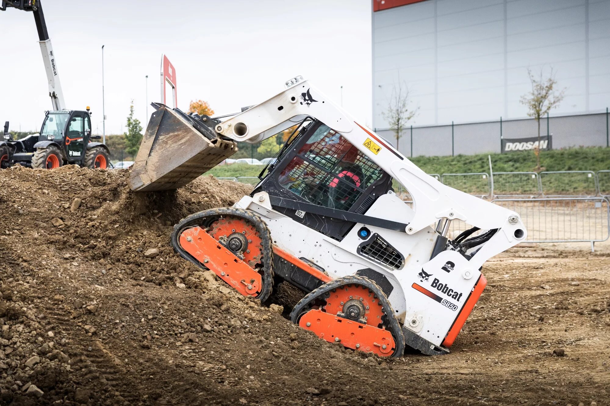 Бобкэт 175. Бобкэт 530. Погрузчик Bobcat s530. Бобкэт 7201. Bobcat новый