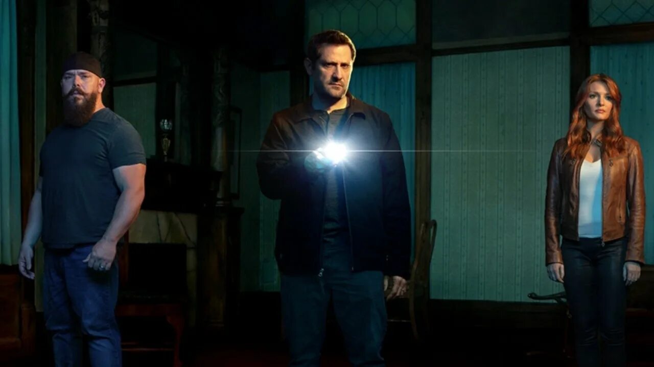 Ghost hunter. The ghost hunters. охотники за паранормальным фильм. netflix охотники призраками. сериал про паранормальные способности сша 2000.