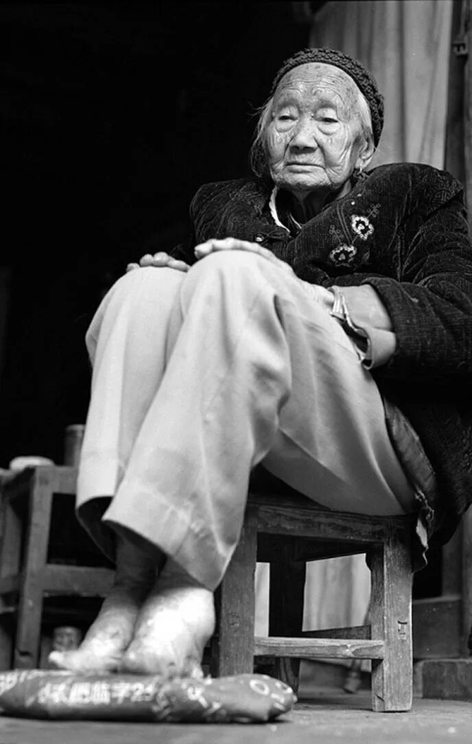 бинтование ног золотой лотос китай. лотосовые ножки. бинтование ног золотой лотос китай. китайские лотосовые ножки. китайское бинтование ног лотос.