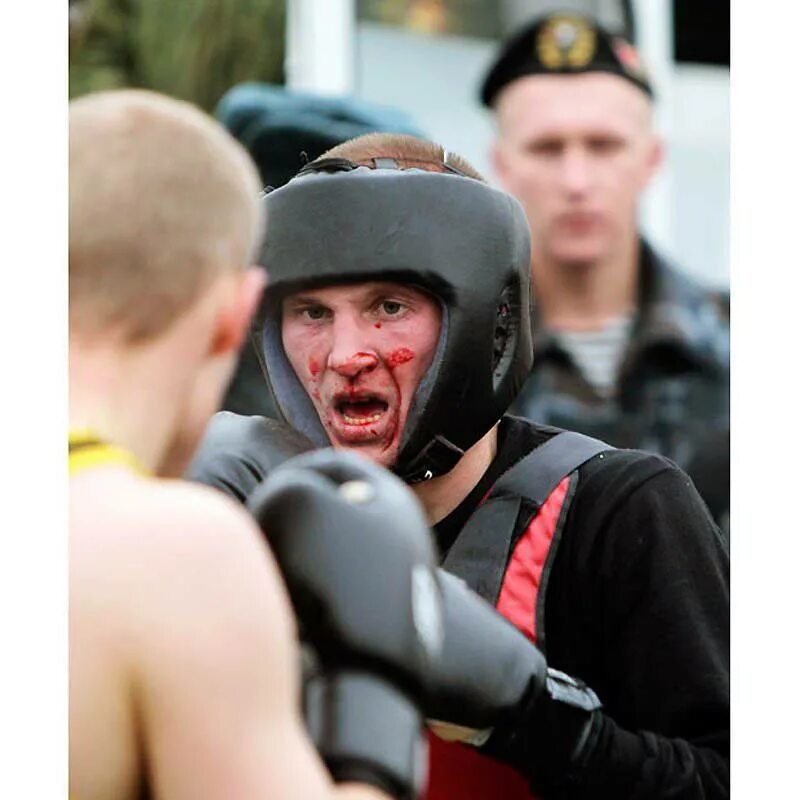 Спортсмен в берете. Спарринг на краповый берет. Спецназ сдача на краповый берет. Краповый берет сдача на краповый берет. Сдача экзамена на краповый берет.