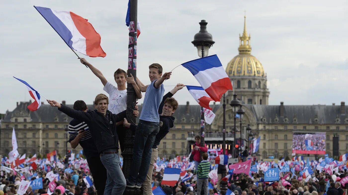 Сколько живет во франции. Молодежь Франции. Франция люди. Французы люди. Молодежь в Париже.