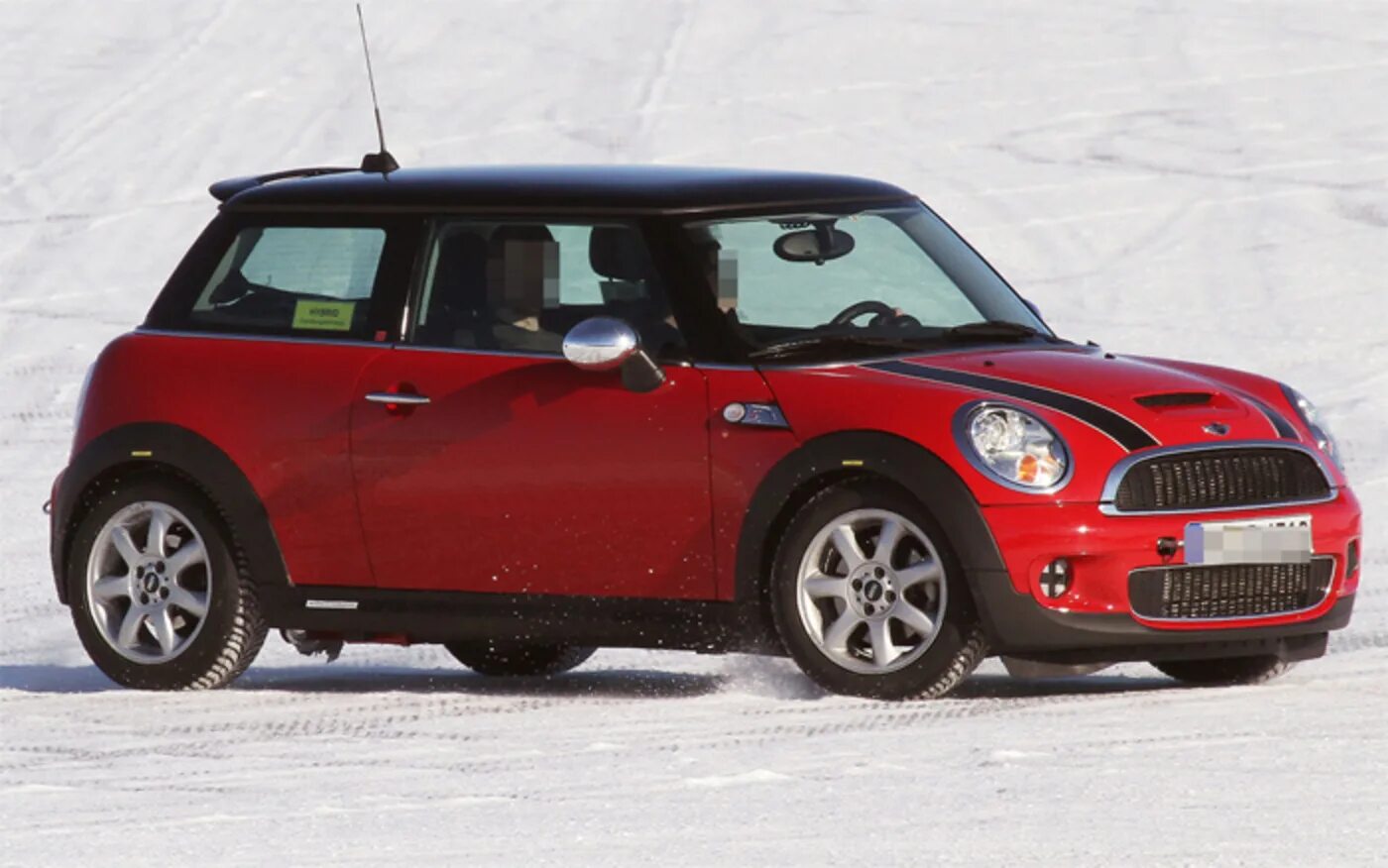 Мини купер похожие. Mini Cooper Hybrid. Mini Cooper гибрид. Машины похожие на мини Купер. Машины похожие на мини Купер хэтчбек.