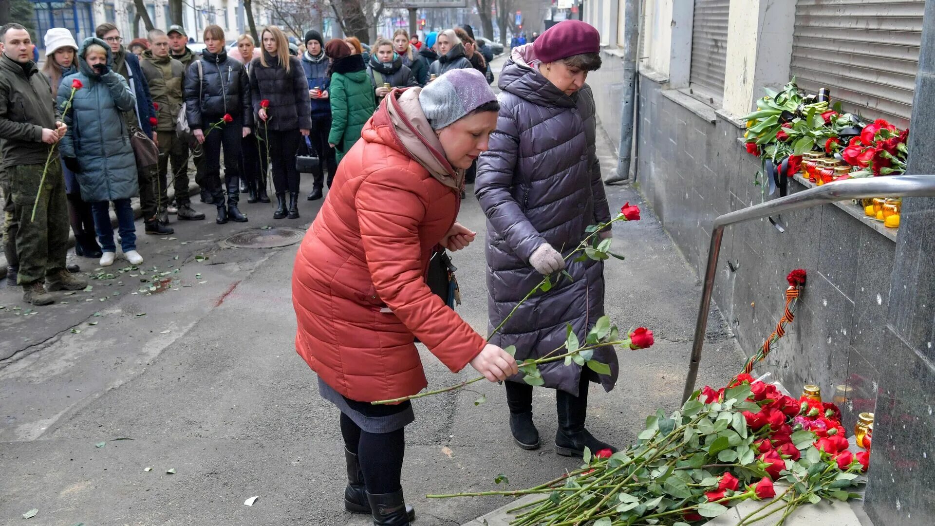 Траур. Возложение цветов.