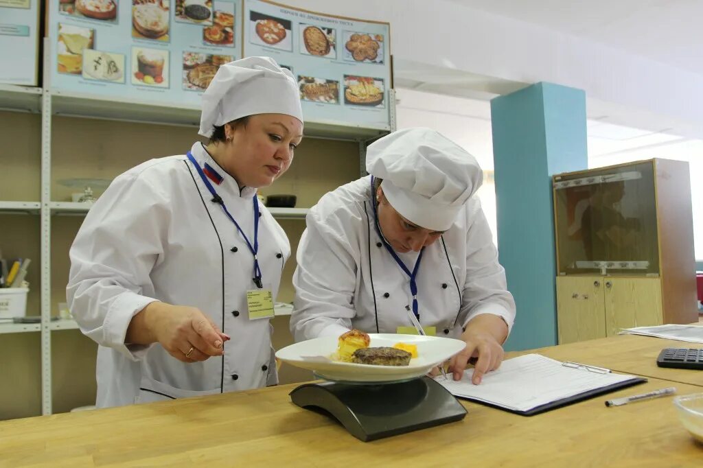 Повар первый курс. Воскресенском повара. Воскресенский колледж сп3. Воскресенском повара. Воскресенский колледж повара.