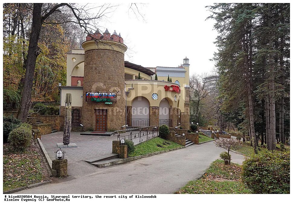 Шахматный домик кисловодск. Исторические здания кисловодска. Кисловодск. Дача цаликова кисловодск. Кисловодск улица урицкого 10.