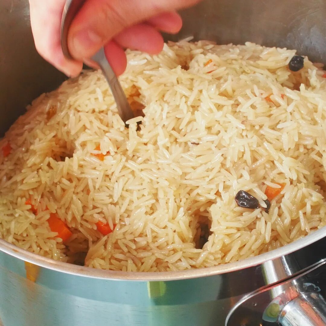 Сколько готовить рис в плове