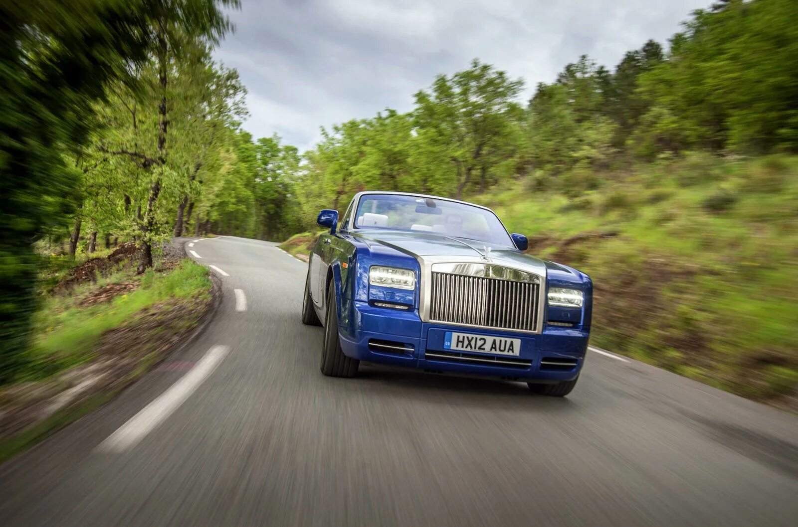 Роллс ройс драйв. Rolls Royce Phantom 7. Rolls Royce Phantom Coupe кабриолет. Rolls Royce Phantom 7 поколения. Rolls-Royce Phantom Drophead 2015.