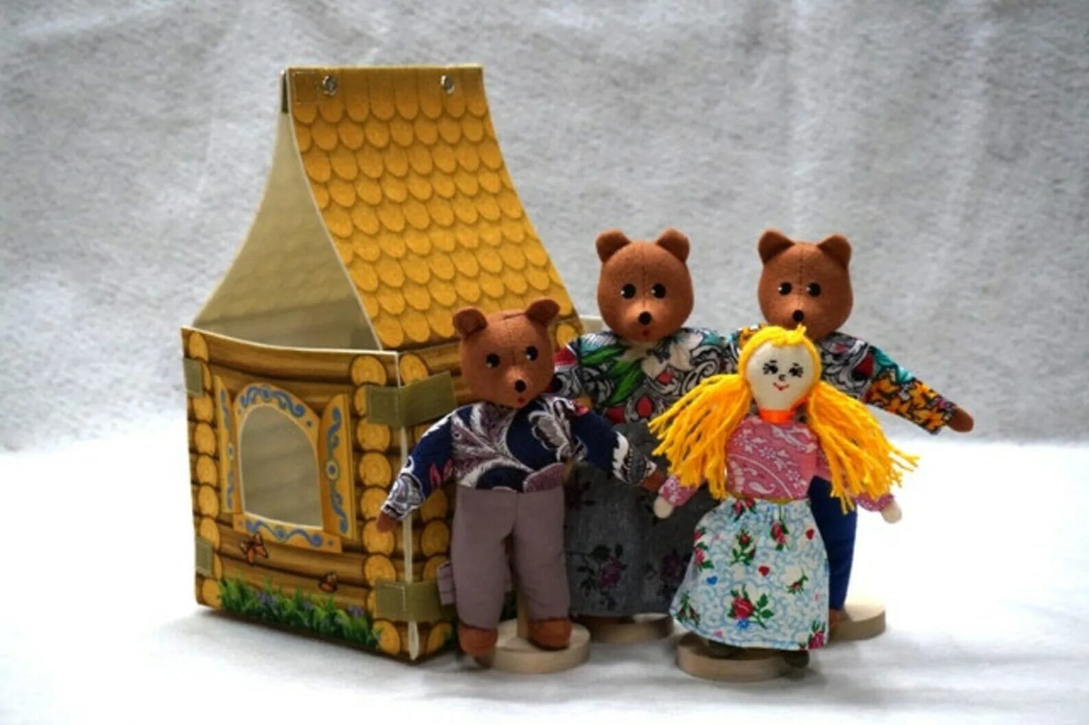 Наивный мир театр пальчиковый шагающий три медведя с домиком. Домик трех медведей. Наивный мир театр пальчиковый шагающий три поросенка с домиком.