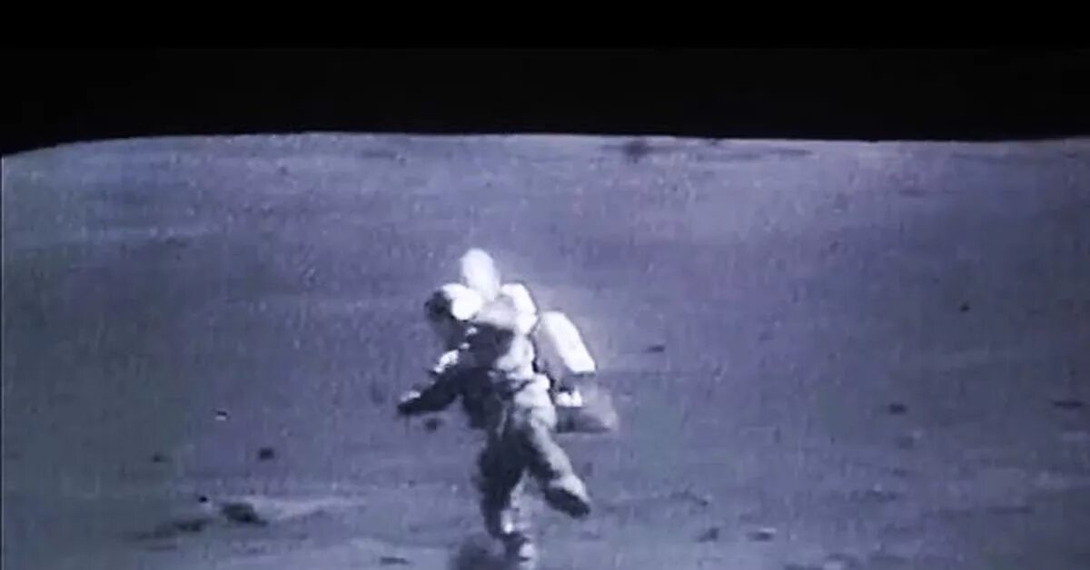 Американцы на Луне. Космонавт на Луне. Прыжки астронавтов на Луне. Космонавт на Луне прыгает.