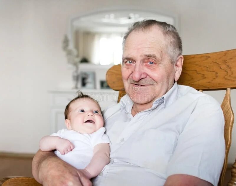 Great grandfather. Grandfather holding baby. Трогательные фото нескольких поколений. Great grandfather is. Great grandfather is.