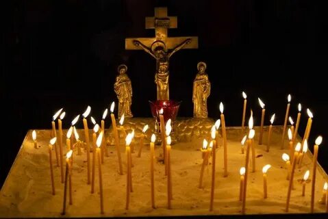 Ставить свечу за упокой живому человеку