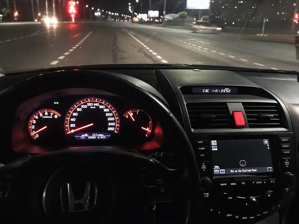 Аккорд 8 разгон. Honda accord 8 спидометр ночь. хонда аккорд 7 салон ночью. honda accord 7 салон ночью. honda accord 7 ночью.