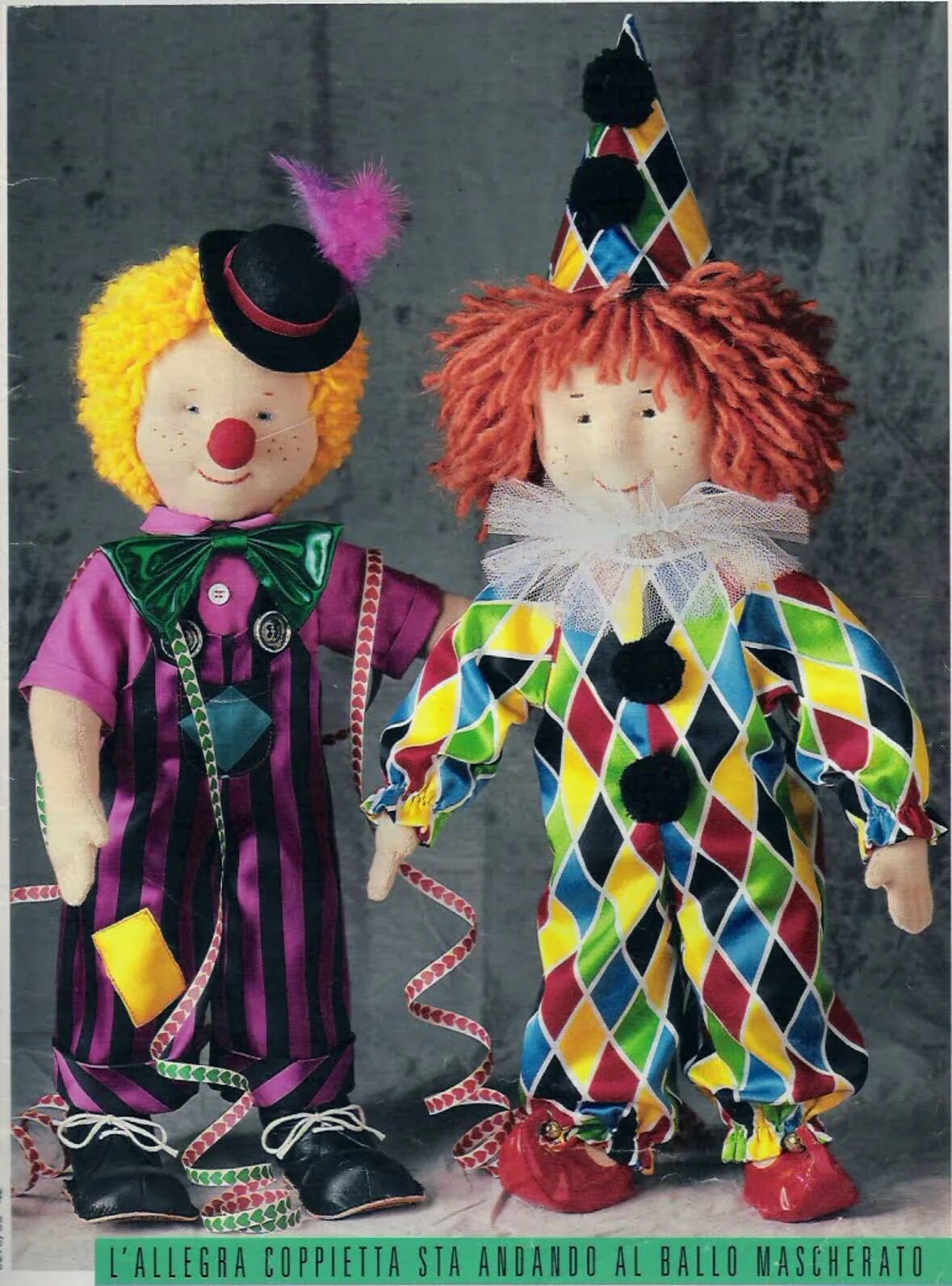 Клоуны сшить. Арлекин перчаточная кукла. Кукла «клоун». Игрушка клоун. Тряпичная кукла клоун.