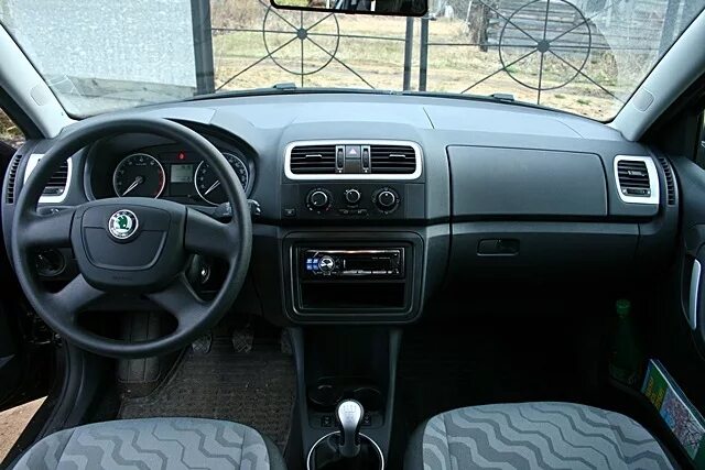 Skoda Fabia 2 салон. Шкода Фабия 1.2 салон. Skoda Fabia 2 комплектации. Fabia 1 универсал салон. Шкода фабия 1.4 2012