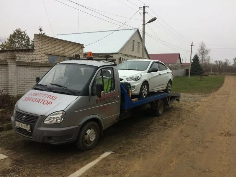 Эвакуатор. Эвакуатор Черкесск. Эвакуатор грузит машину. Эвакуатор авторынок23. Оператор эвакуатора