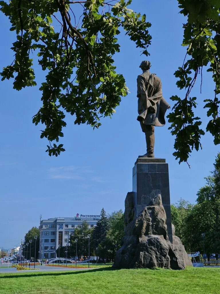 сквер на площади горького нижний новгород. площадь горького. памятник горькому в нижнем новгороде на площади горького. площадь горького. площадь горького нижний новгород вид сверху.