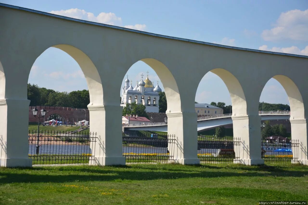 Фото торговой стороны великого новгорода. Ярославово Дворище Великий Новгород. Центр Великий Новгород Ярославово Дворище. Кремлёвский парк Ярославово Дворище.