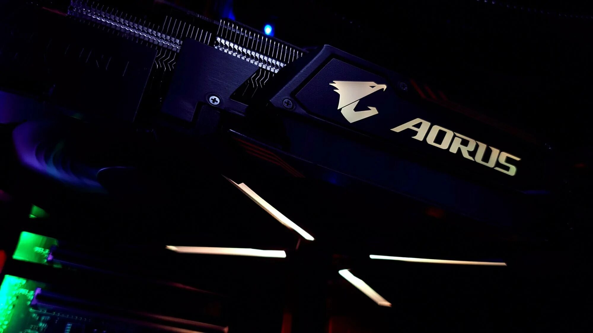 1080 Аорус. Gigabyte AORUS логотип. AORUS заставка. Кто такой гигабайт который танцует