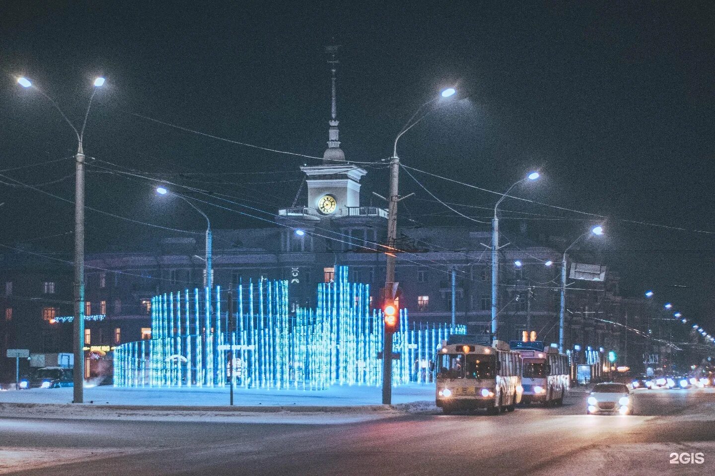 Ленинский проспект Барнаул. Новый шпиль Барнаул. Проспект Ленина Барнаул дом под шпилем. Шпиль Барнаул Ленинский проспект.