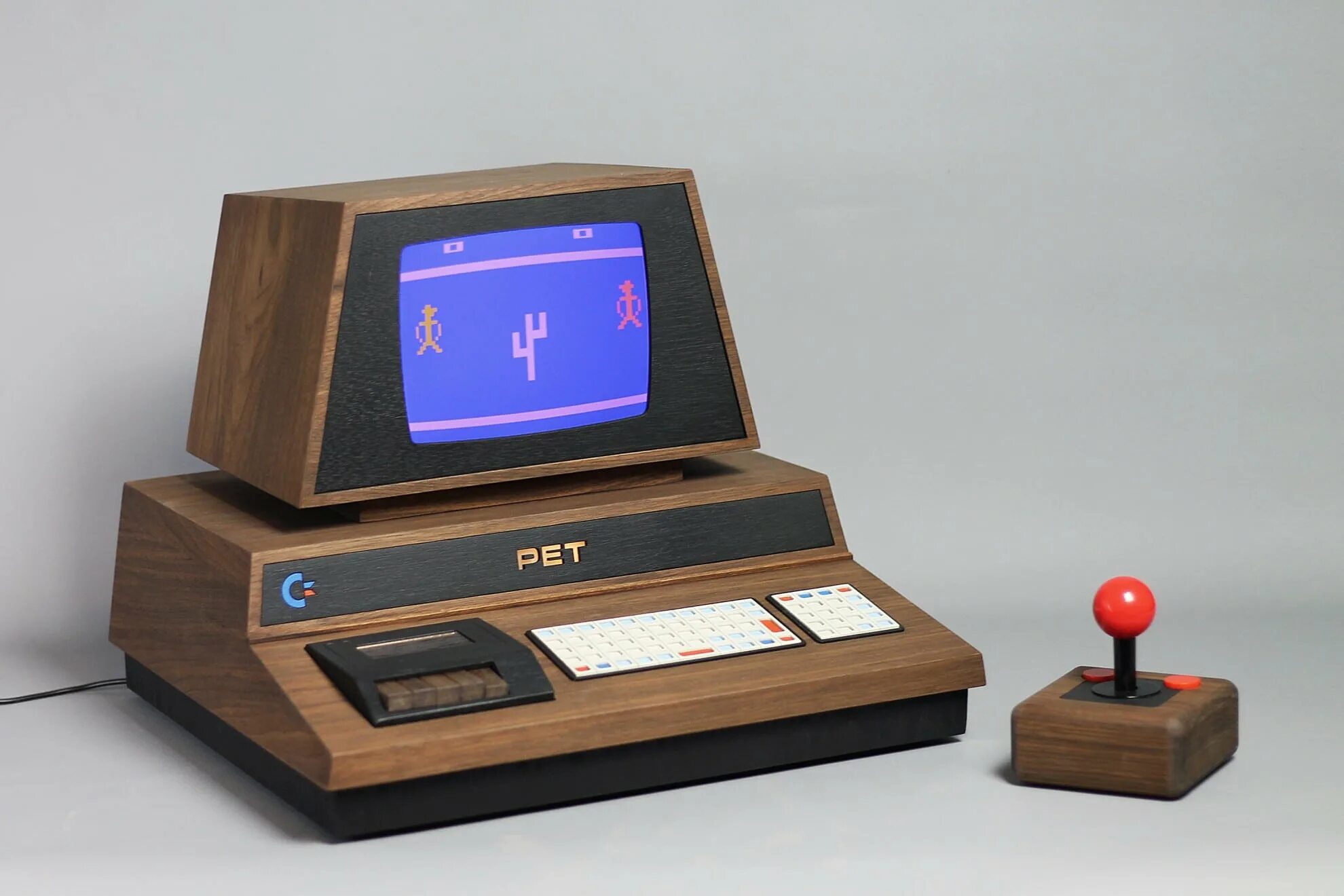 Компьютер pet. Commodore Pet 2001. Commodore Vic-20 с монитором. Ретро компьютер. Ретро игровые приставки.