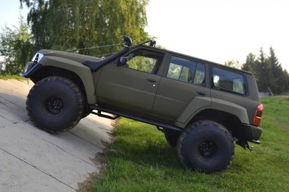 Шины максис 42дюйма на 14,5. Nissan patrol maxxis trepador. Шины stark blackburn. Ниссан на 42 колесах. Ниссан патрол y61 на 42 колёсах.