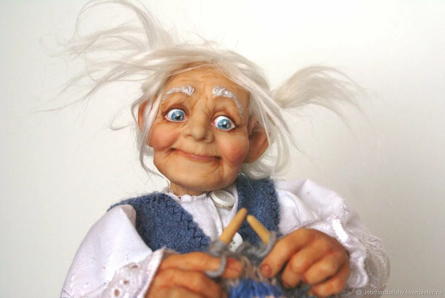 домовенок кузя девочка. домовой в доме. ангелы домовята галины чувиляевой. вязаная домовушка. тряпичная кукла домовой.