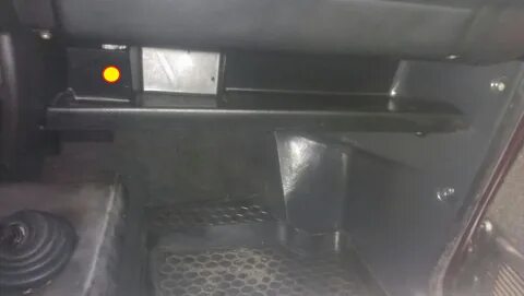 Полка под бардачком нива