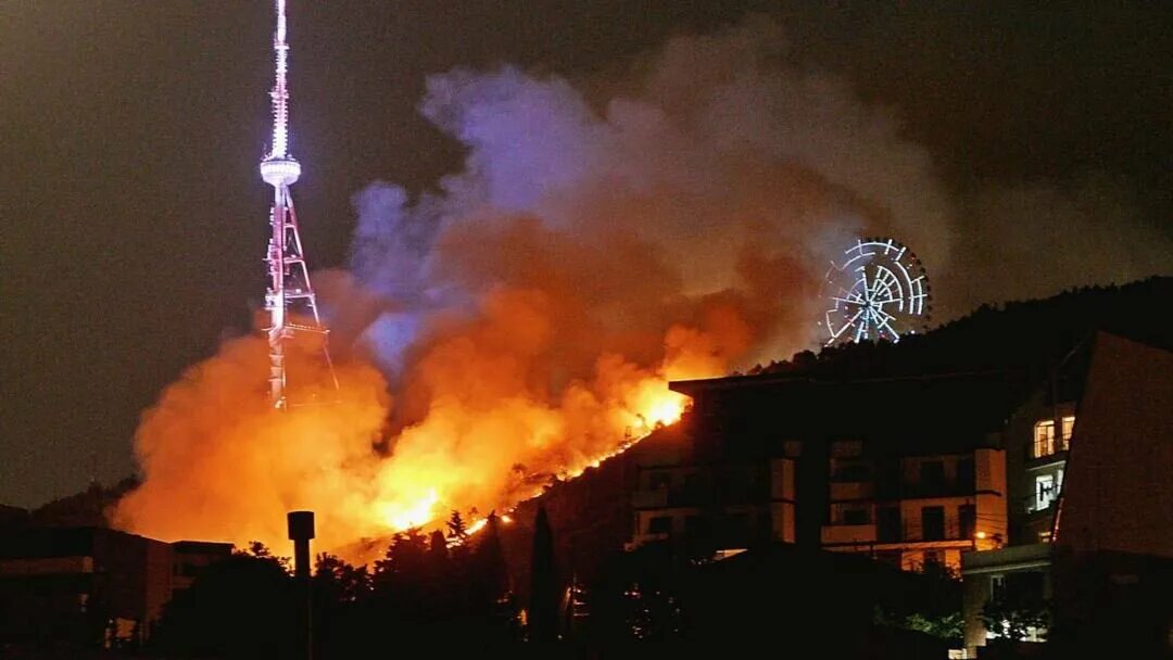 Пожар на ГЭС. ГЭС горит. Киев горит. Пожар в каневской