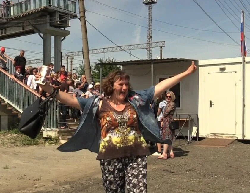 Чертково новости сегодня. Пешеходный переход. Пешеходный мост. Пешеходный виадук через железную дорогу. Чертково граница.