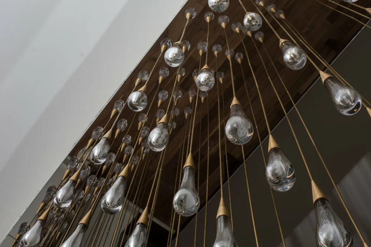Pouring light. Подвесной светильник pour lights by design haus liberty. люстра design haus liberty. люстра teardrop 3.0 by design haus liberty. люстра капельки.