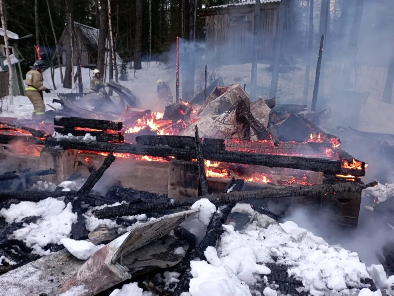 Новости загородной. Пожар. Пожары в Карелии. Неосторожное обращение с огнем. Пожар дома.