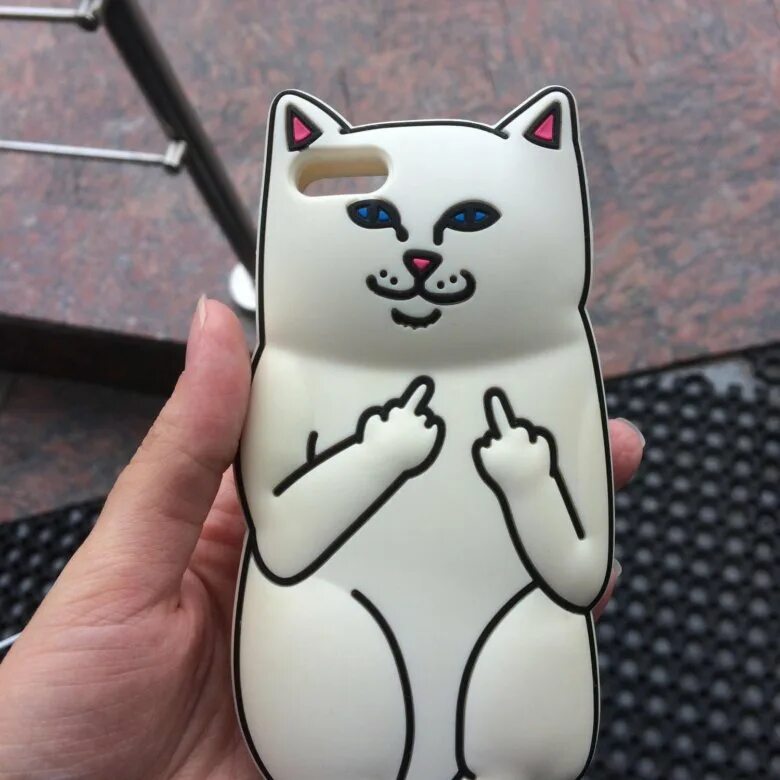 Чехол с котом. Котик с факом чехол. Чехол кот с факом на se 2020. Котик с факами чехол для айфон.