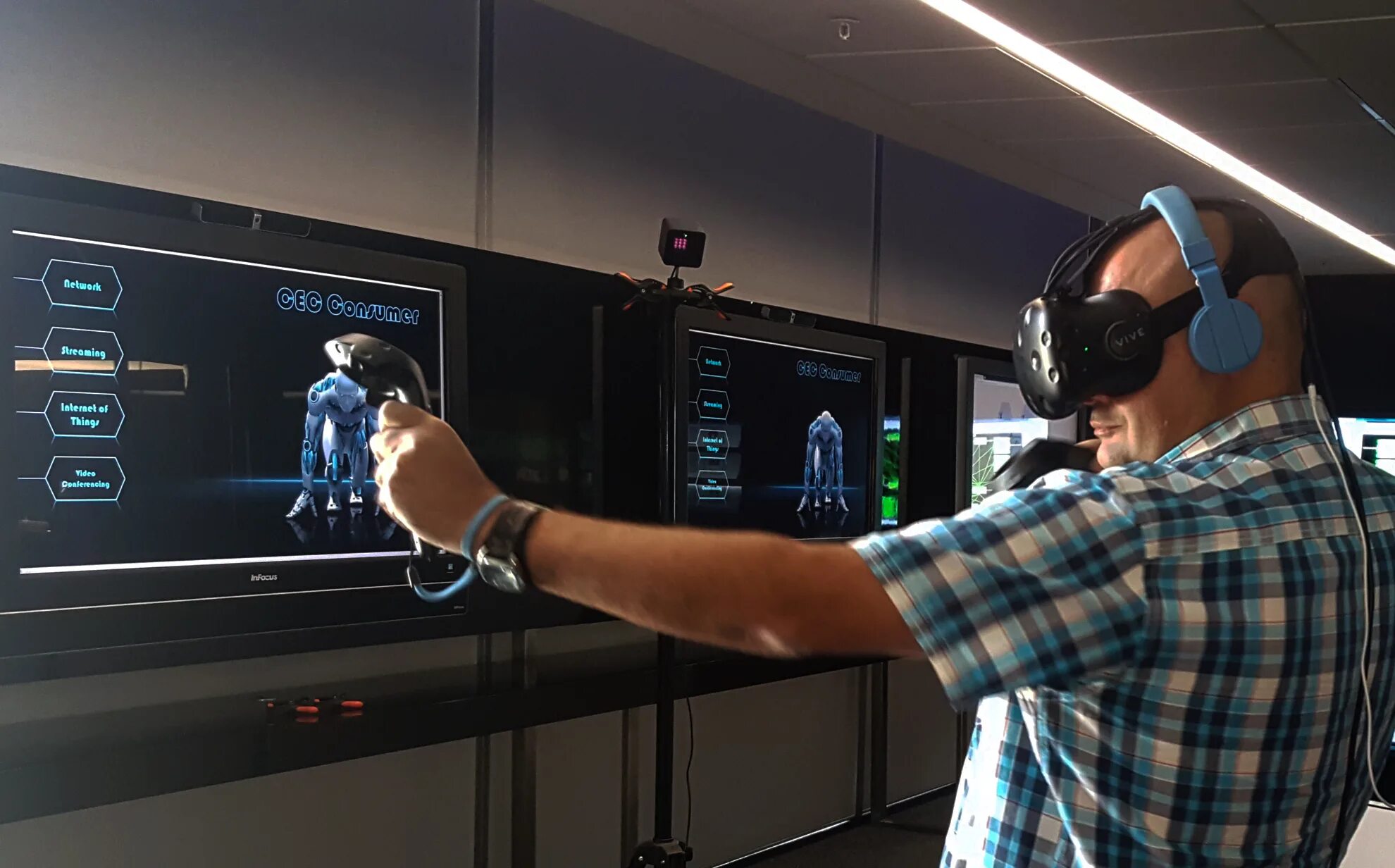 Vr testing. VR шлем 2021. VR комплект “reality build 2”. VR ф315. VR очки Ростех.