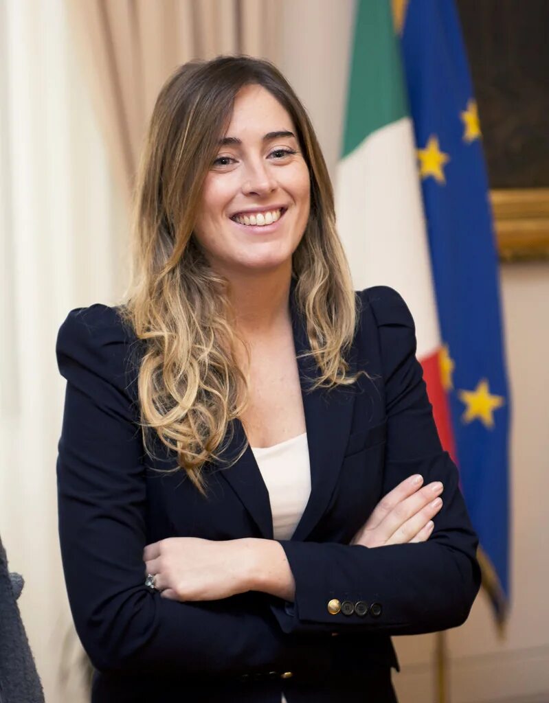 Maria elena. Министр обороны Италии 2022. Новый министр обороны Италии женщина.