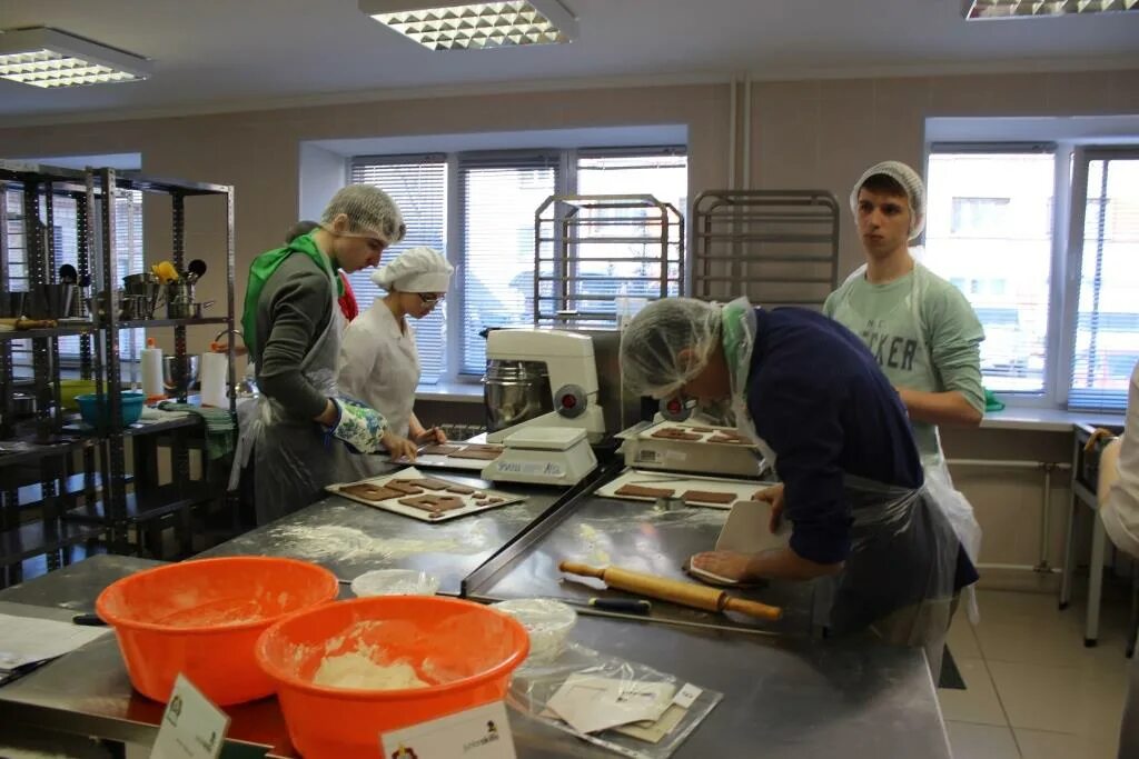 сообщение на тему кондитер. кондитер хлебопек сообщение. пекарь профессия для детей. кондитер хлебопек сообщение. профессия пекарь.