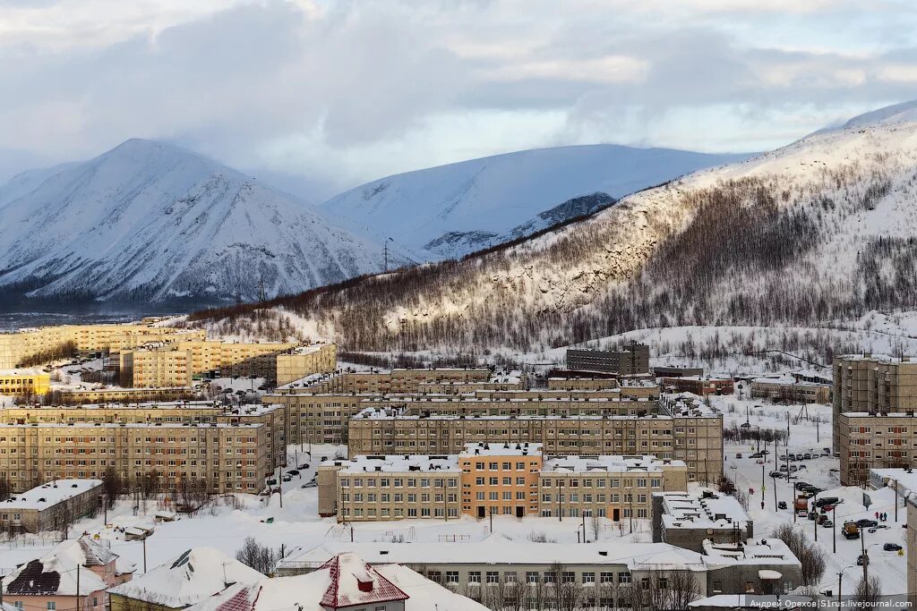 Циан кировск мурманская. Город Кировск Мурманская область. Посёлок Коашва Мурманская область. Кировск Кирова 30 Мурманская область. Кировск Мурманская обл архитектура.