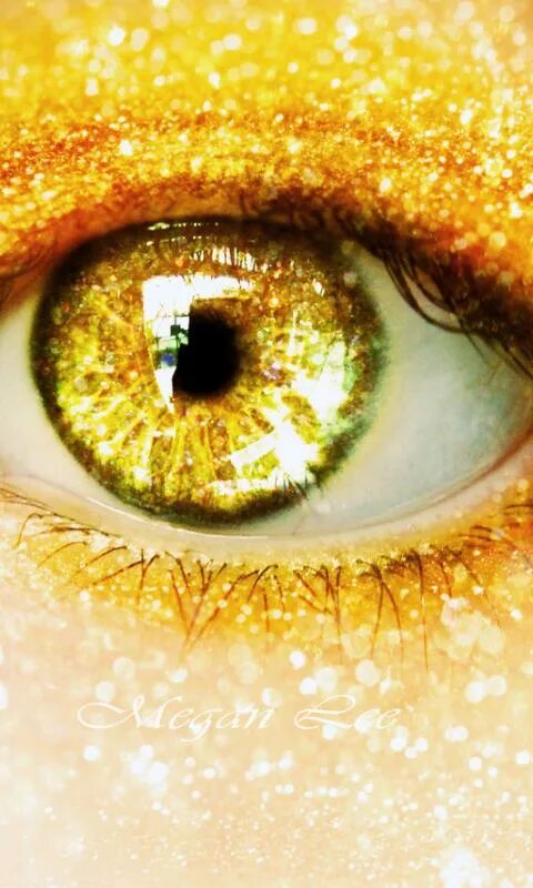 Желтые глаза. Желтый глаз г. Жёлтые зрачки у человека. Желтый глаз г. Глаза цвета янтаря.