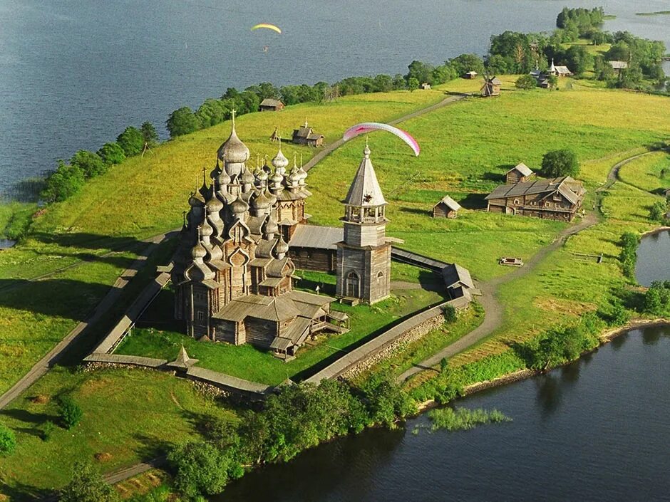 Kizhi island. Кижи музей-заповедник. Архитектурный ансамбль Кижи. Кижский Погост Карелия. Кижский Погост это в России.