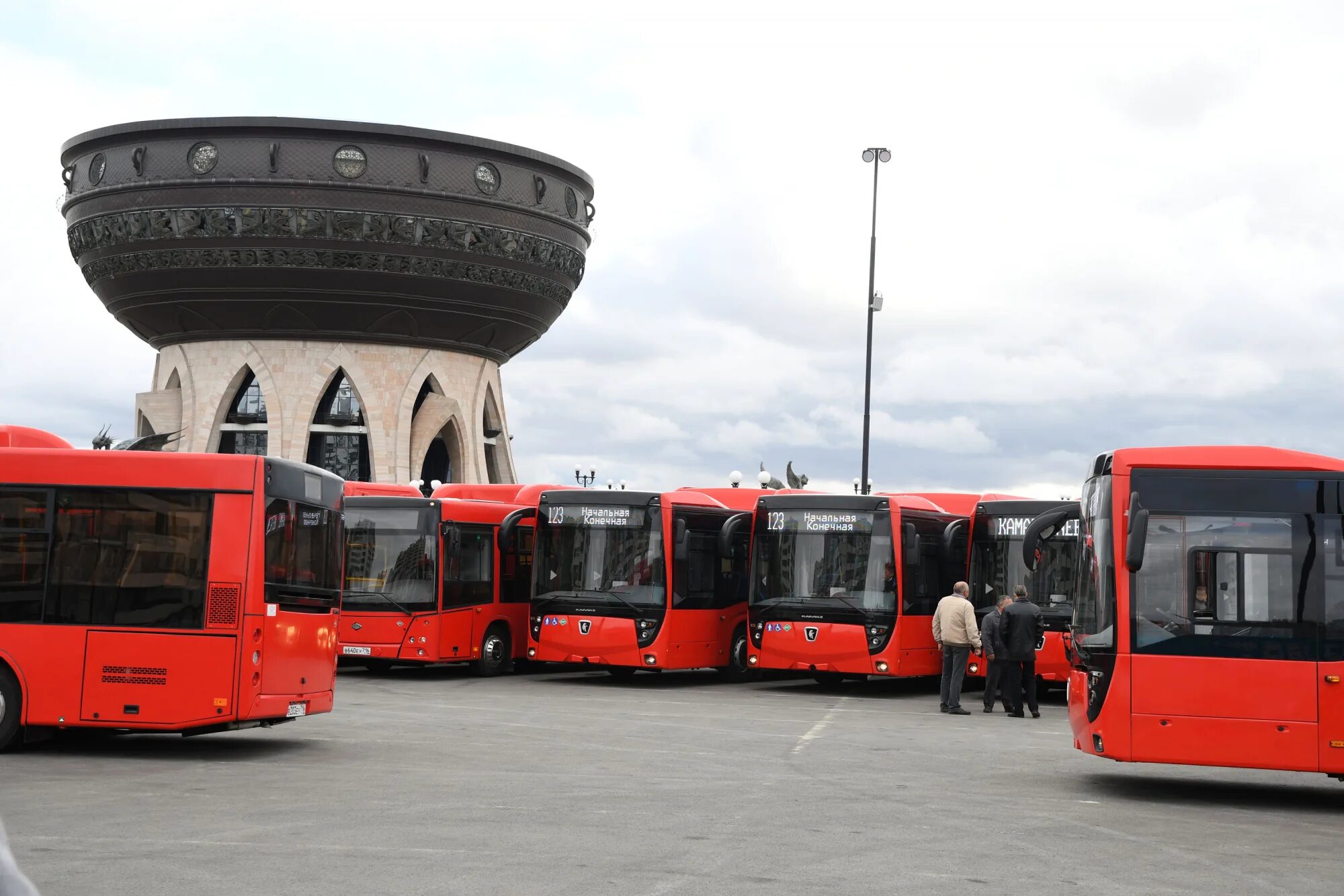 Краснобус Казань. Автовокзал Автобусный в Казани. Красный автобус. Красивый автобус. Проезд на автобусе в казани