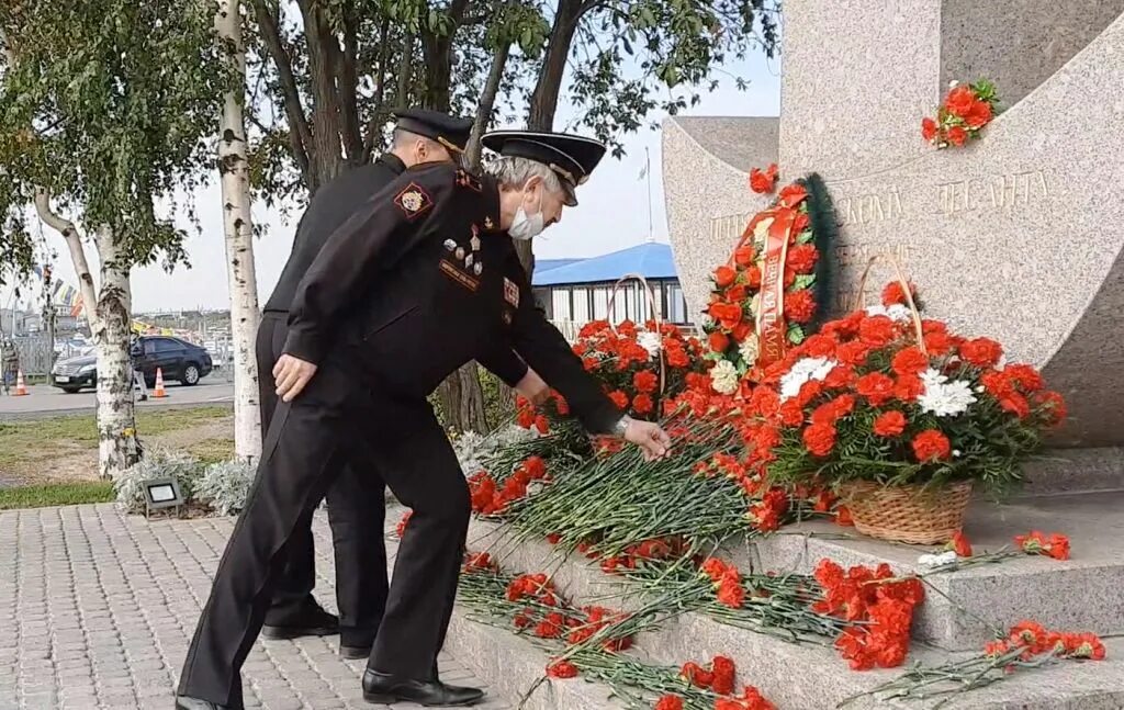Ленинградский фронт. Памятник петергофскому десанту в петергофе. Памятник петергофский десант кронштадт. Петергофско стрельнинская группировка. Петергофско стрельнинская группировка.