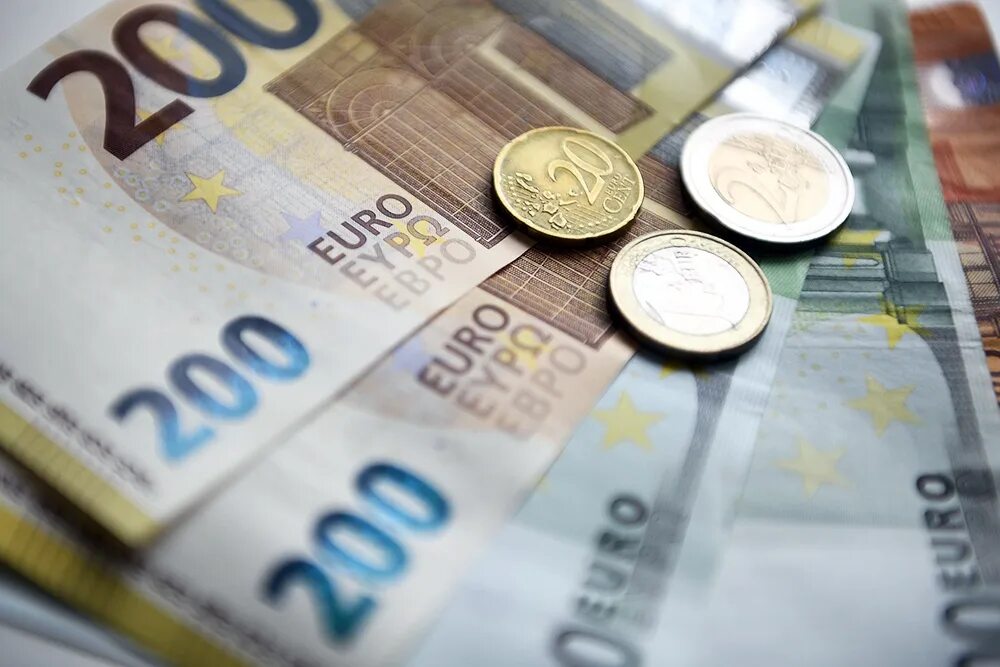 35 млн в рублях. Евро в рубли. Доллар и евро. 1200 Евро. Экономика Литвы.