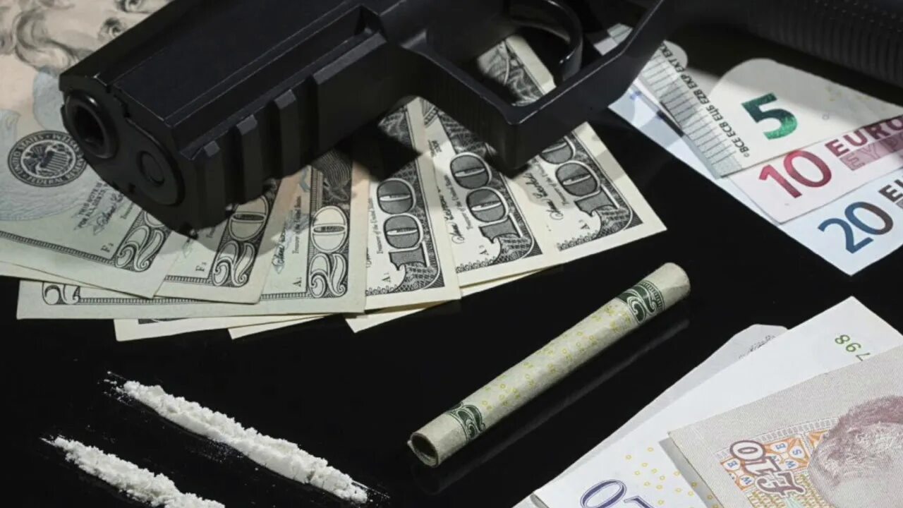 Ствол деньги. Карты деньги стволы. Стволы и деньги. Пистолет для денег. Деньги и пистолет эстетика.