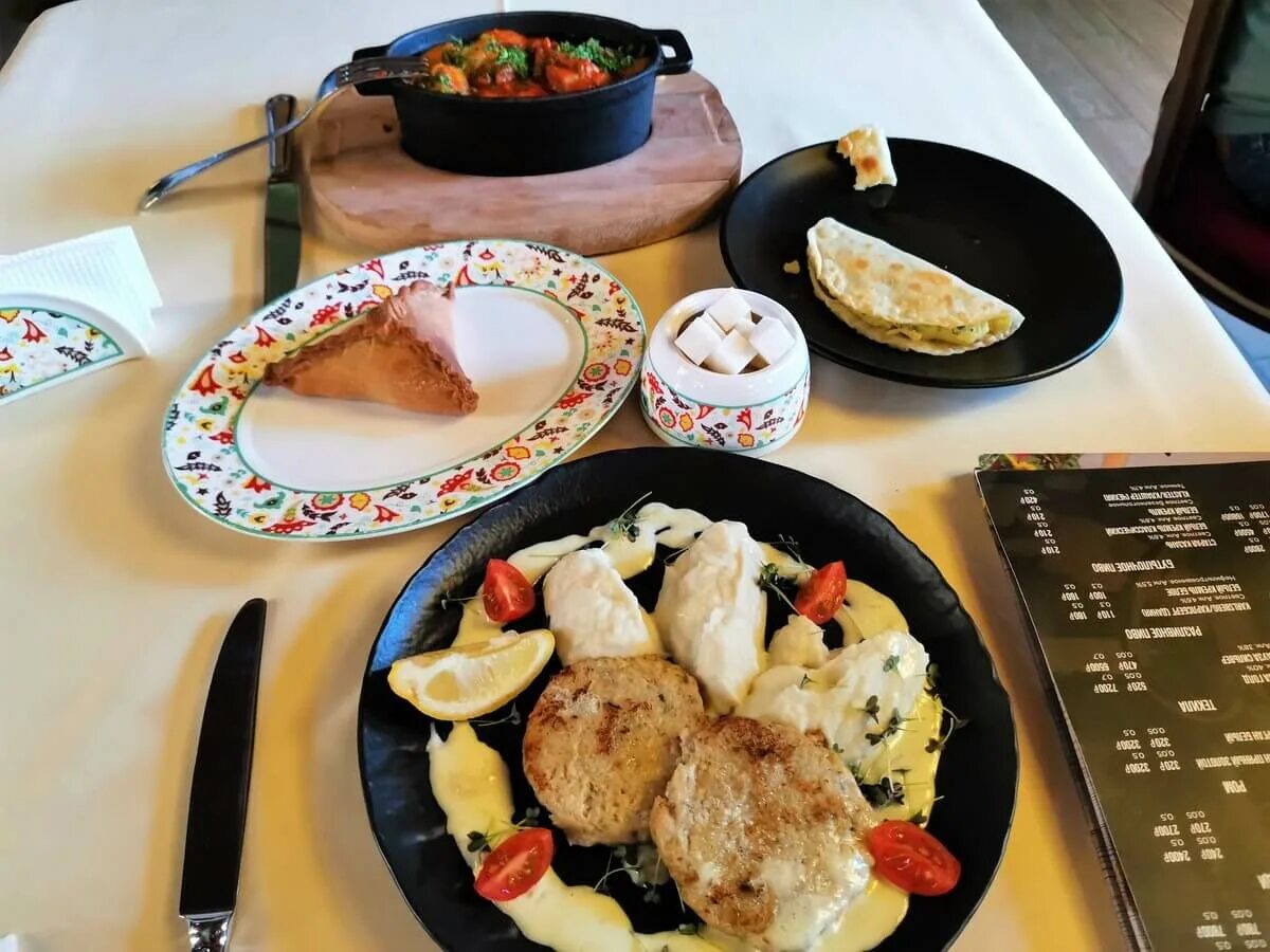 Где попробовать национальную кухню в казани. Казань национальная кухня. где поесть в казани. кухня казани что попробовать национальная кухня. что попробовать в казани.