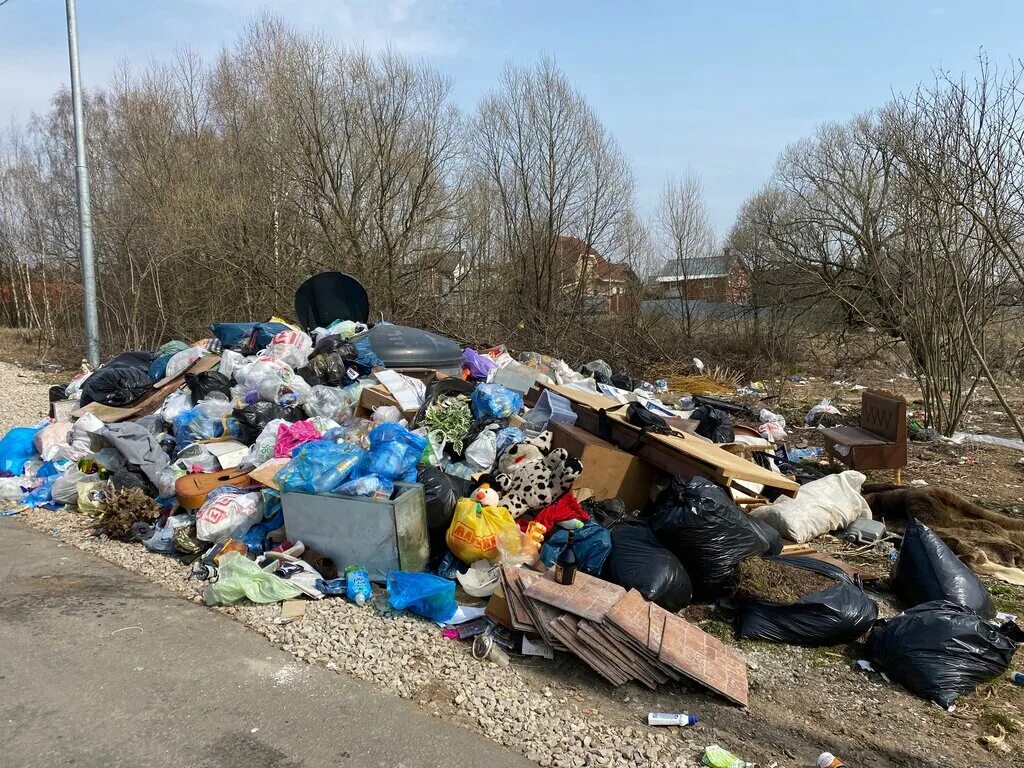 Трэш москва. Мусорная площадка. Гарбич мусорный. Мусорные компании Москвы.